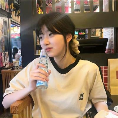 穿进游戏后她们都想辅助我修行